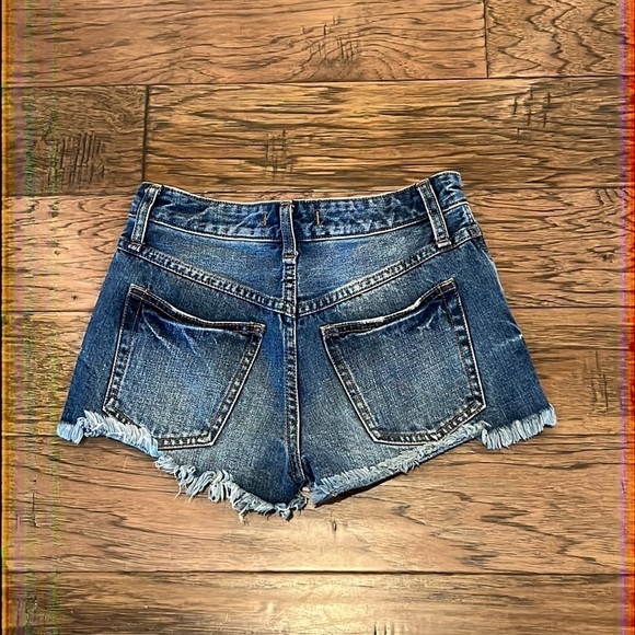 Free People Denim Cut Off Shorts Size 24 Frayed Hem - Picture 2 of 16